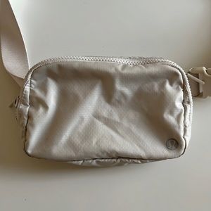 Lululemon everywhere belt bag